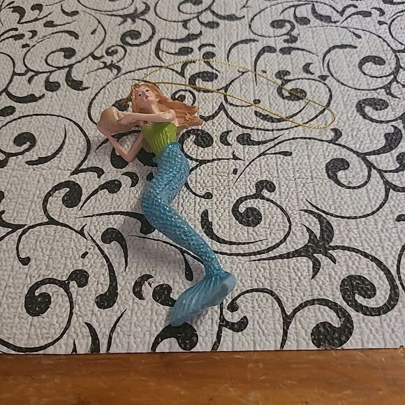 Mermaid with Seashell Ornament - Picture 1 of 7
